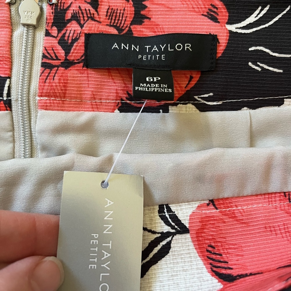 Ann Taylor Floral Pencil Skirt - Picture 3 of 3